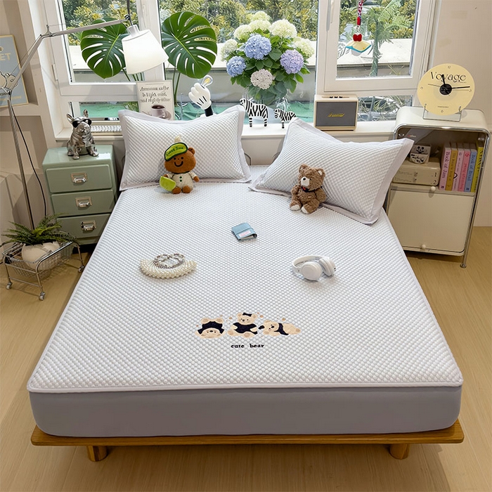 91家纺网 家纺一手货源 找家纺 宜派家纺 2026新款A类卡通3D冰豆豆凉席三件套凉感值过0.21夏天刺绣冰丝席可机洗儿童空调软席子 冰川蓝-床笠