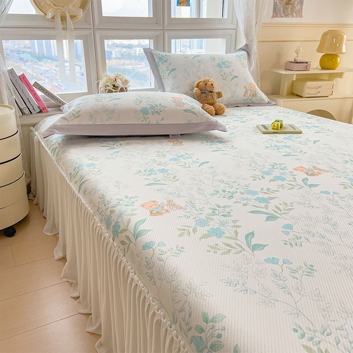 91家纺网 家纺一手货源 找家纺 宜派家纺 2026新款夏季花卉冰丝床裙席凉感值过0.21单件夏天冰豆豆A类可机洗学生宿舍空调软席 丛林小熊-床裙