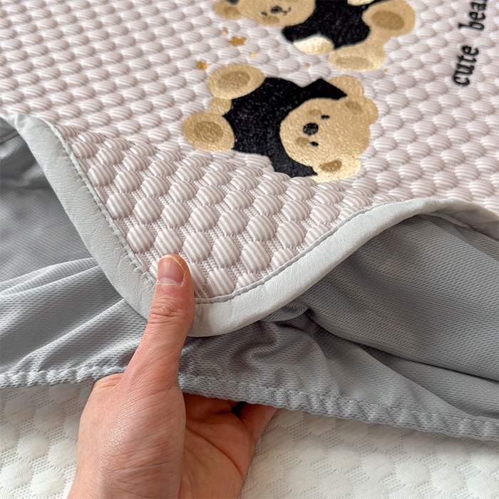 91家纺网 家纺一手货源 找家纺 宜派家纺 2026新款A类卡通3D冰豆豆凉席三件套凉感值过0.21夏天刺绣冰丝席可机洗儿童空调软席子 冰晶紫-床笠