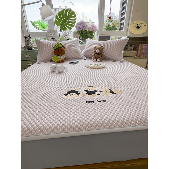 91家纺网 家纺一手货源 找家纺 宜派家纺 2026新款A类卡通3D冰豆豆凉席三件套凉感值过0.21夏天刺绣冰丝席可机洗儿童空调软席子 冰晶紫-床笠