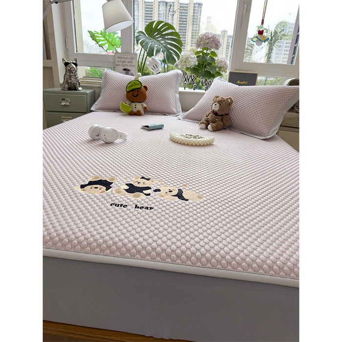 91家纺网 家纺一手货源 找家纺 宜派家纺 2026新款A类卡通3D冰豆豆凉席三件套凉感值过0.21夏天刺绣冰丝席可机洗儿童空调软席子 冰晶紫-床笠