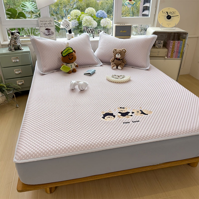 91家纺网 家纺一手货源 找家纺 宜派家纺 2026新款A类卡通3D冰豆豆凉席三件套凉感值过0.21夏天刺绣冰丝席可机洗儿童空调软席子 冰晶紫-床笠