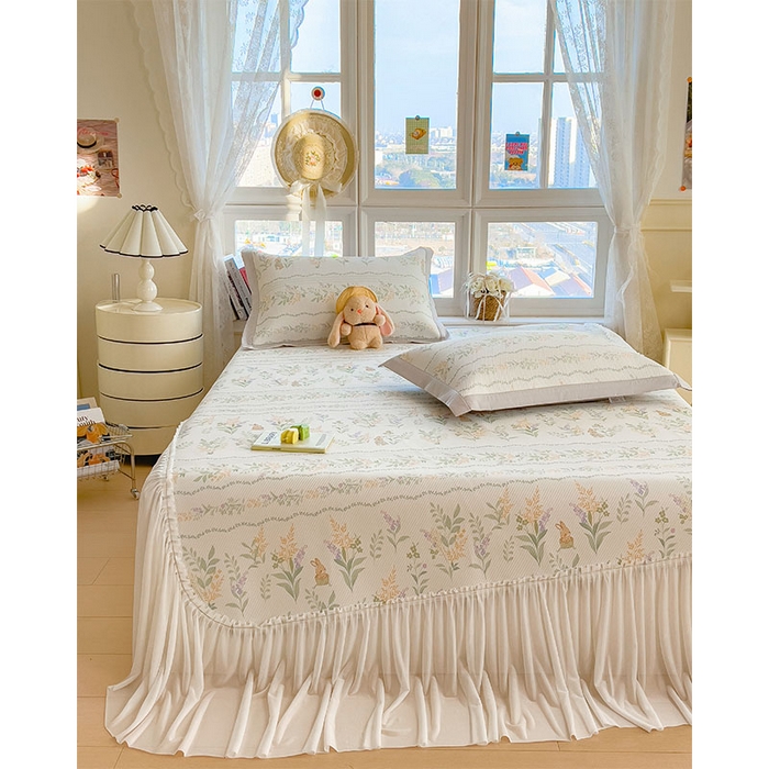 91家纺网 家纺一手货源 找家纺 宜派家纺 2026新款夏季花卉冰丝床裙席凉感值过0.21单件夏天冰豆豆A类可机洗学生宿舍空调软席 洛克庄园-床裙