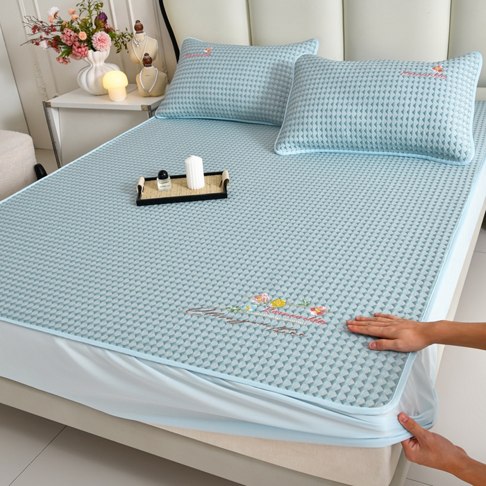 91家纺网 家纺一手货源 找家纺 （总）梦之星 2026新款PE凉感豆豆凉席绣花三明治复合床笠款三件套