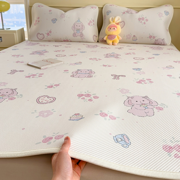 91家纺网 家纺一手货源 找家纺 宜派 2023新款压花云朵绒贝贝绒保暖四件套 草莓白