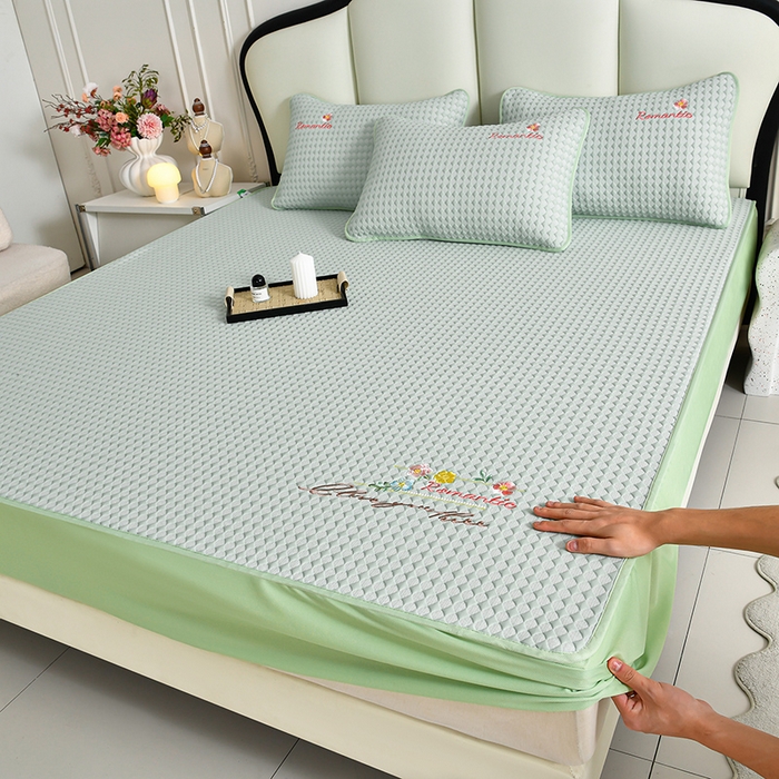 91家纺网 家纺一手货源 找家纺 （总）梦之星 2026新款PE凉感豆豆凉席绣花三明治复合床笠款三件套,格韵-粉-床笠款,格韵-灰-床笠款,格韵-蓝-床笠款,格韵-绿-床笠款