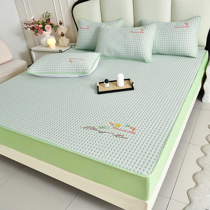 91家纺网 家纺一手货源 找家纺 （总）梦之星 2026新款PE凉感豆豆凉席绣花三明治复合床笠款三件套