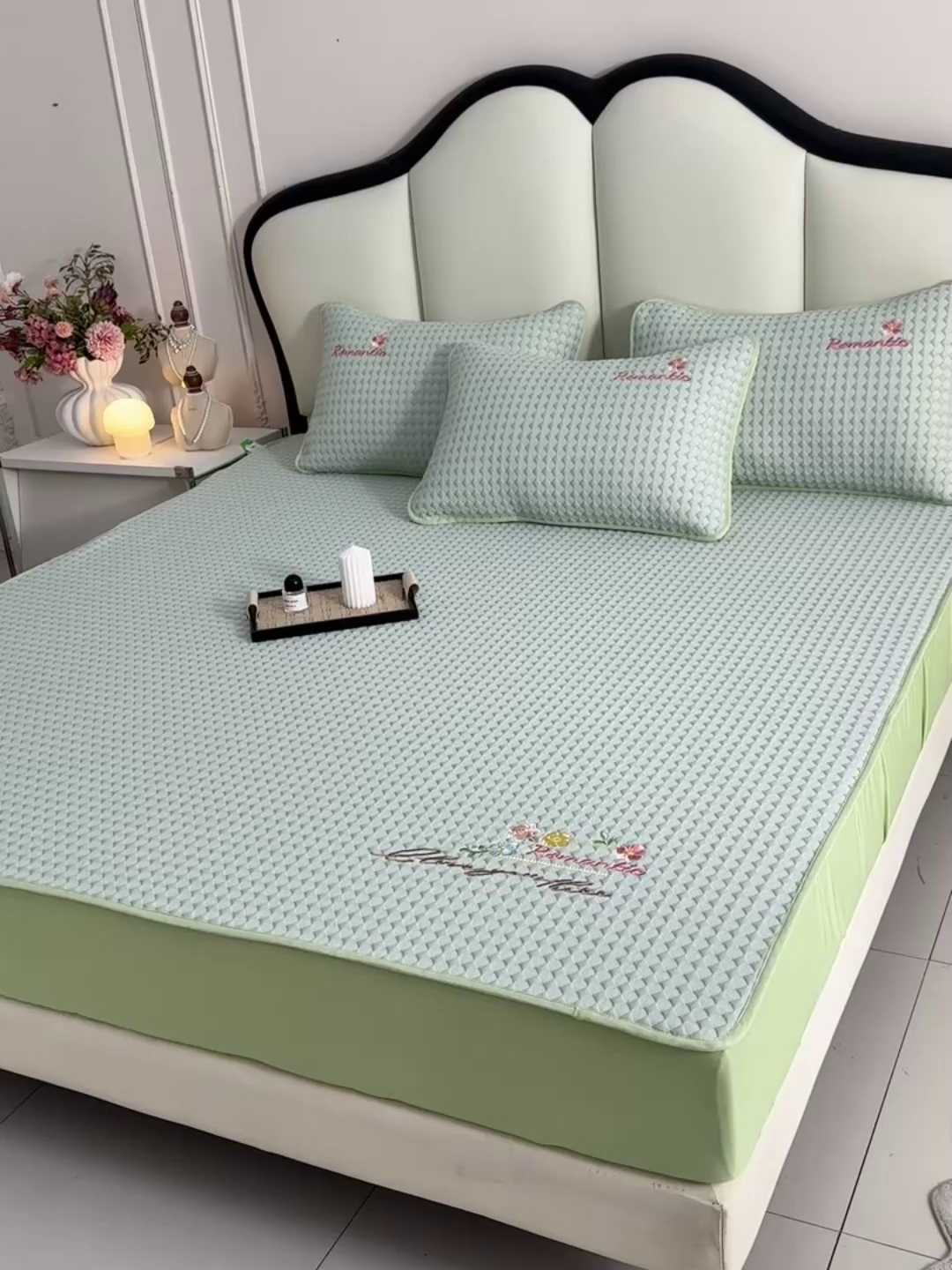 91家纺网 家纺一手货源 找家纺 （总）梦之星 2026新款PE凉感豆豆凉席绣花三明治复合床笠款三件套