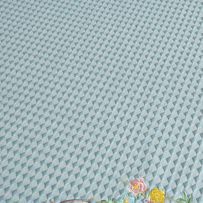 91家纺网 家纺一手货源 找家纺 梦之星 2026新款PE凉感豆豆凉席绣花三明治复合床笠款三件套 格韵-蓝-床笠款