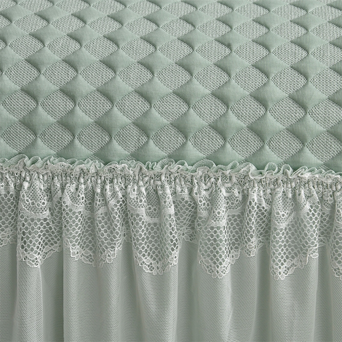 91家纺网 家纺一手货源 找家纺 梦之星 2026新款PE凉感豆豆凉席绣花三明治复合床裙款氨纶凉感丝夏被三件套四件套 格韵-绿-床裙款