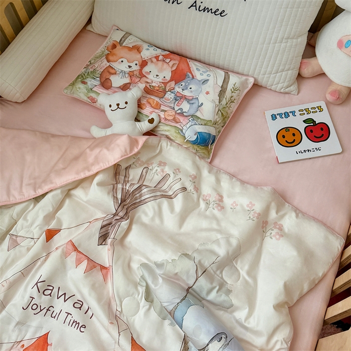 91家纺网 家纺一手货源 找家纺 （总）萌宝家纺 2026新款母婴风全棉60S贡缎大豆夏被幼儿园纯棉夏凉被三件套