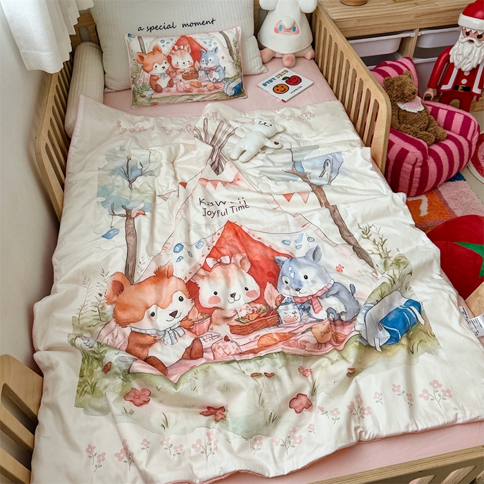 91家纺网 家纺一手货源 找家纺 （总）萌宝家纺 2026新款母婴风全棉60S贡缎大豆夏被幼儿园纯棉夏凉被三件套