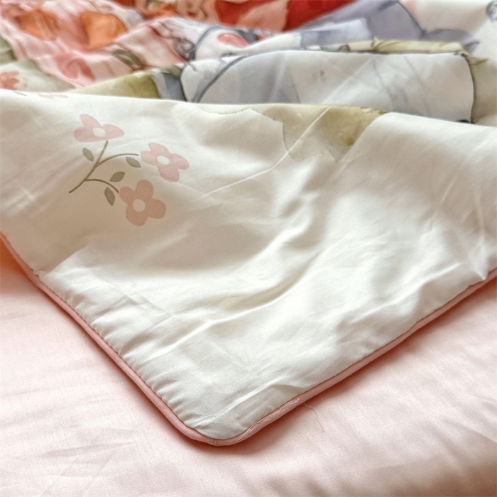 91家纺网 家纺一手货源 找家纺 （总）萌宝家纺 2026新款母婴风全棉60S贡缎大豆夏被幼儿园纯棉夏凉被三件套