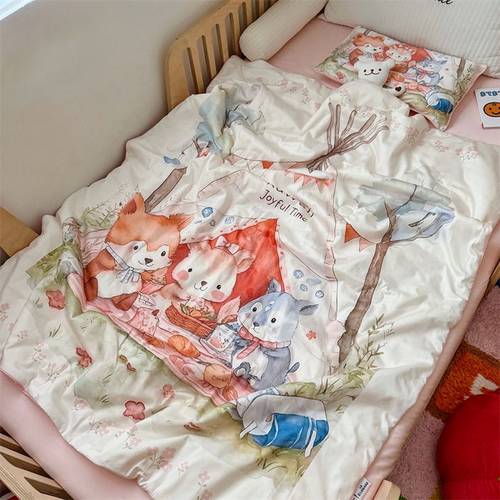 91家纺网 家纺一手货源 找家纺 （总）萌宝家纺 2026新款母婴风全棉60S贡缎大豆夏被幼儿园纯棉夏凉被三件套