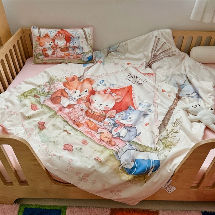 91家纺网 家纺一手货源 找家纺 （总）萌宝家纺 2026新款母婴风全棉60S贡缎大豆夏被幼儿园纯棉夏凉被三件套