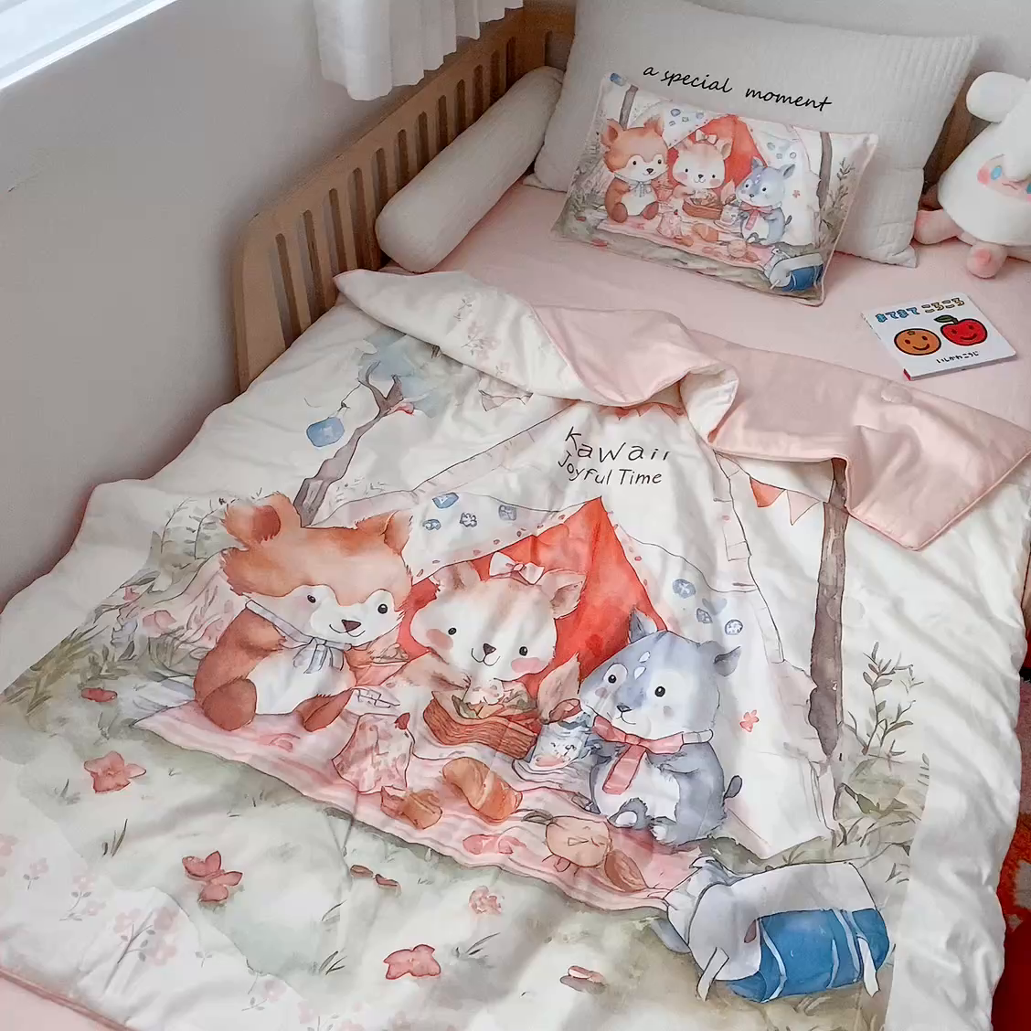 91家纺网 家纺一手货源 找家纺 （总）萌宝家纺 2026新款母婴风全棉60S贡缎大豆夏被幼儿园纯棉夏凉被三件套
