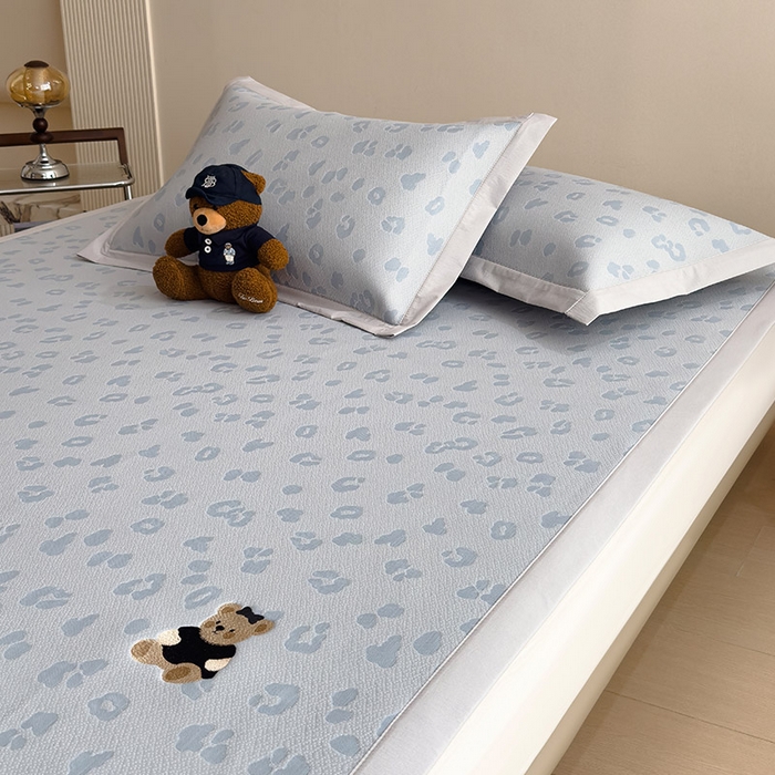 91家纺网 家纺一手货源 找家纺 （总）宜派家纺 2026新款A类母婴级ins清新冰豆豆小熊刺绣凉感值过0.21夏季冰丝席凉席夏天