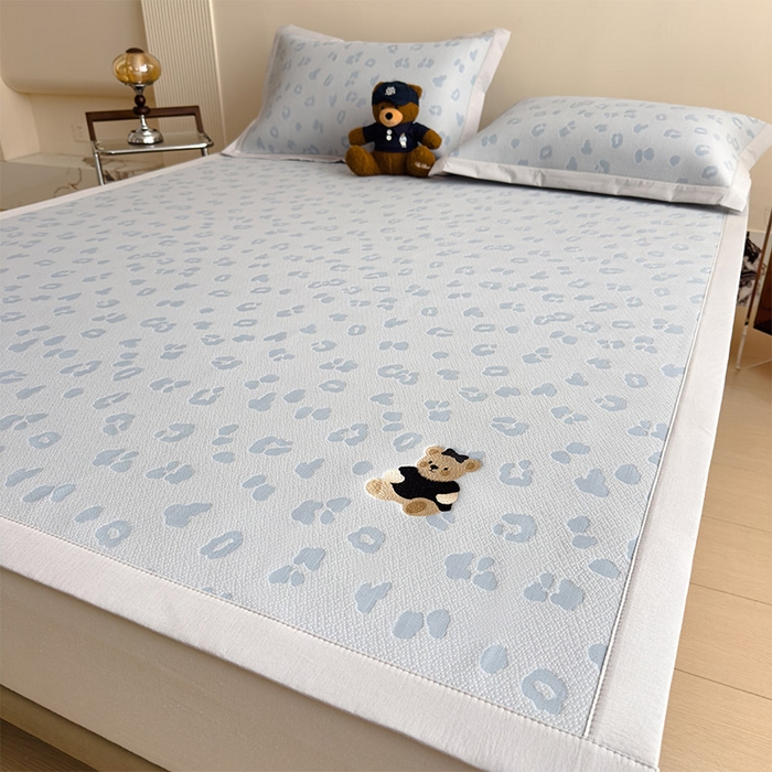 91家纺网 家纺一手货源 找家纺 （总）宜派家纺 2026新款A类母婴级ins清新冰豆豆小熊刺绣凉感值过0.21夏季冰丝席凉席夏天