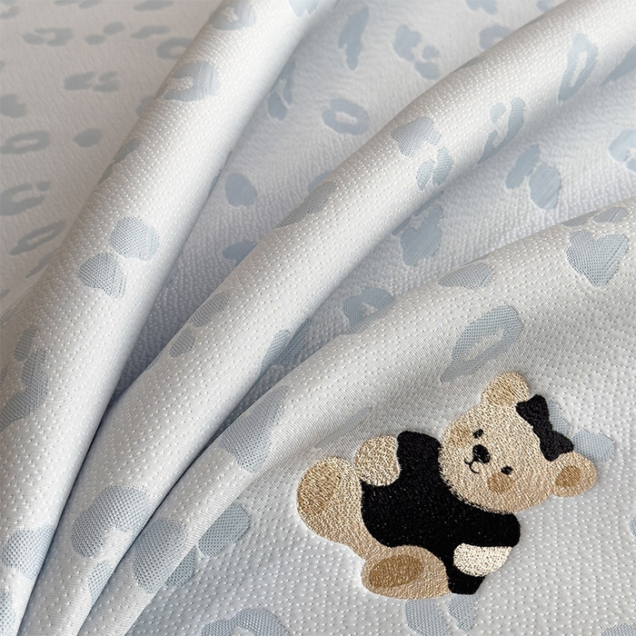 91家纺网 家纺一手货源 找家纺 （总）宜派家纺 2026新款A类母婴级ins清新冰豆豆小熊刺绣凉感值过0.21夏季冰丝席凉席夏天