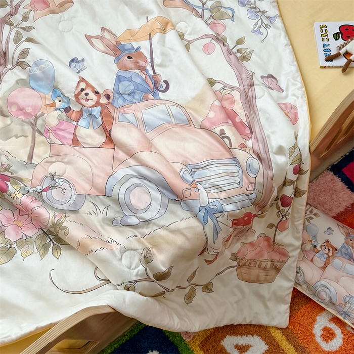 91家纺网 家纺一手货源 找家纺 萌宝家纺 2026新款母婴风全棉60S贡缎大豆夏被幼儿园纯棉夏凉被三件套 汽车旅行