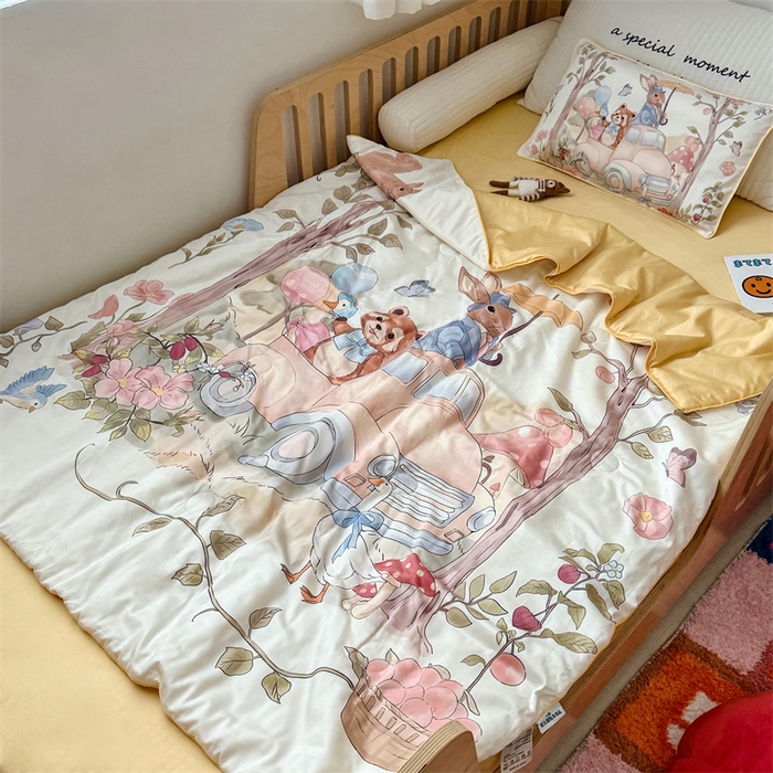 91家纺网 家纺一手货源 找家纺 萌宝家纺 2026新款母婴风全棉60S贡缎大豆夏被幼儿园纯棉夏凉被三件套 汽车旅行