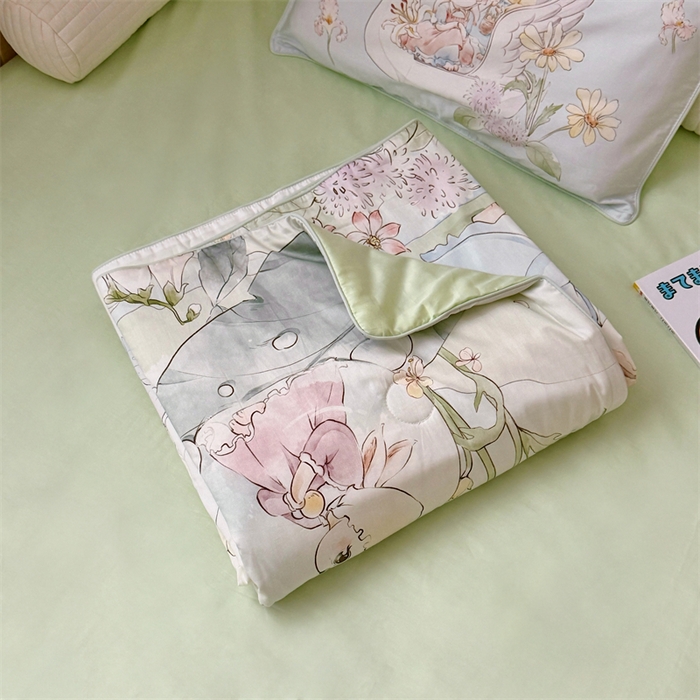 91家纺网 家纺一手货源 找家纺 萌宝家纺 2026新款母婴风全棉60S贡缎大豆夏被幼儿园纯棉夏凉被三件套 天鹅湖