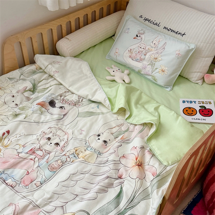 91家纺网 家纺一手货源 找家纺 萌宝家纺 2026新款母婴风全棉60S贡缎大豆夏被幼儿园纯棉夏凉被三件套 天鹅湖
