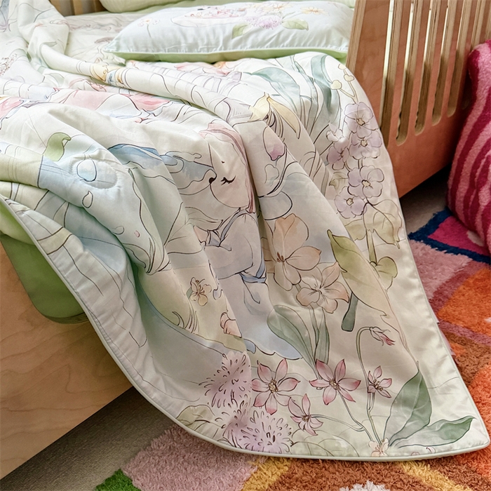 91家纺网 家纺一手货源 找家纺 萌宝家纺 2026新款母婴风全棉60S贡缎大豆夏被幼儿园纯棉夏凉被三件套 天鹅湖