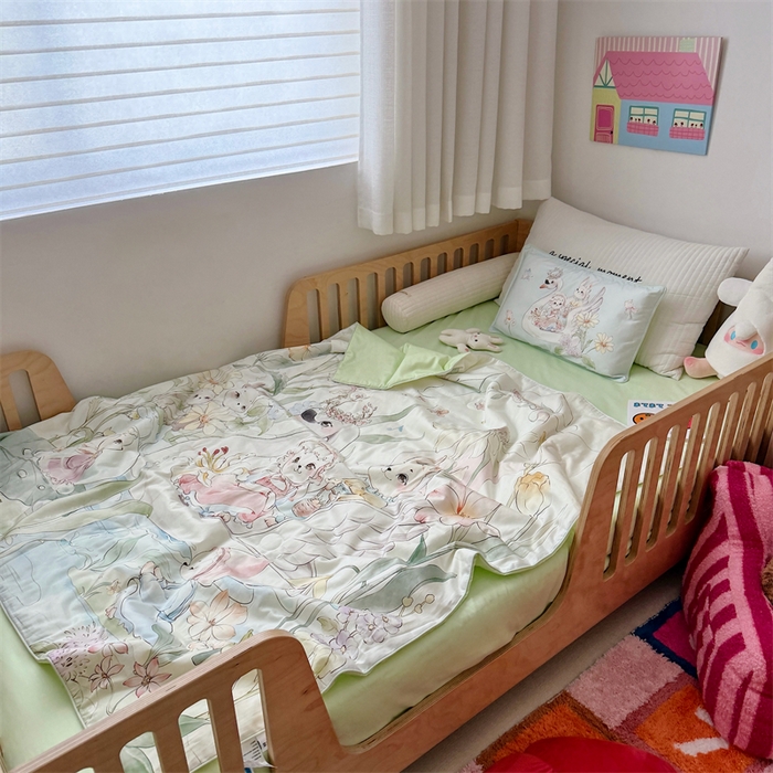 91家纺网 家纺一手货源 找家纺 萌宝家纺 2026新款母婴风全棉60S贡缎大豆夏被幼儿园纯棉夏凉被三件套 天鹅湖