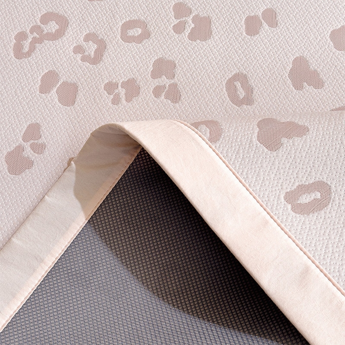 91家纺网 家纺一手货源 找家纺 宜派家纺 2026新款A类母婴级ins清新冰豆豆小熊刺绣凉感值过0.21夏季冰丝席凉席夏天 小熊豹豹-粉-床席