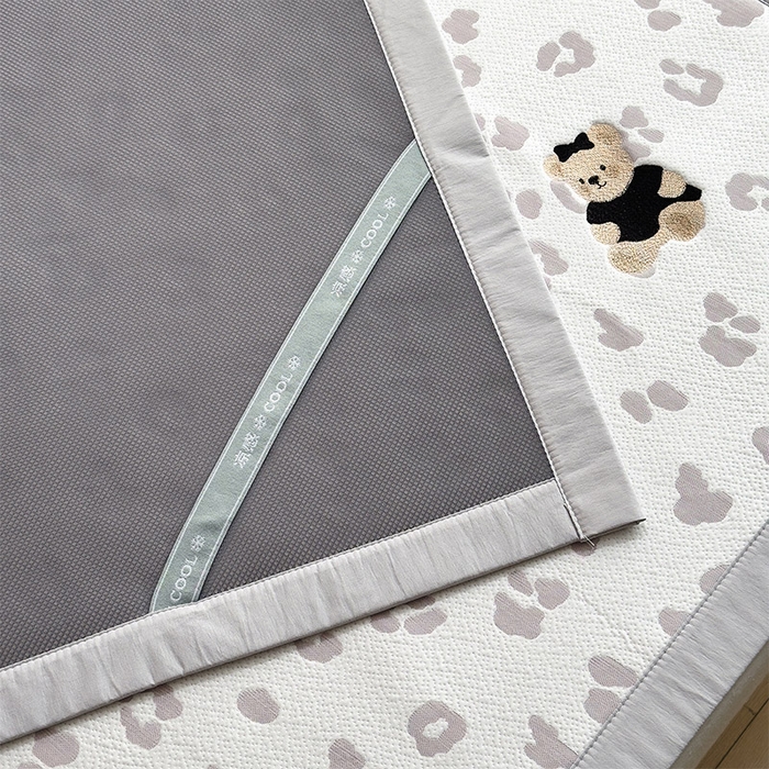 91家纺网 家纺一手货源 找家纺 宜派家纺 2026新款A类母婴级ins清新冰豆豆小熊刺绣凉感值过0.21夏季冰丝席凉席夏天 小熊豹豹-浅粉-床席