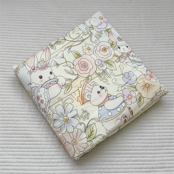 91家纺网 家纺一手货源 找家纺 萌宝家纺 2026新款母婴风全棉60S贡缎大豆夏被幼儿园纯棉夏凉被三件套 甜梦蛋糕