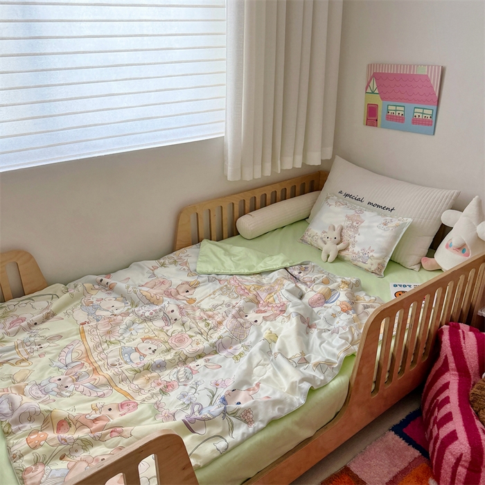 91家纺网 家纺一手货源 找家纺 萌宝家纺 2026新款母婴风全棉60S贡缎大豆夏被幼儿园纯棉夏凉被三件套 甜梦蛋糕