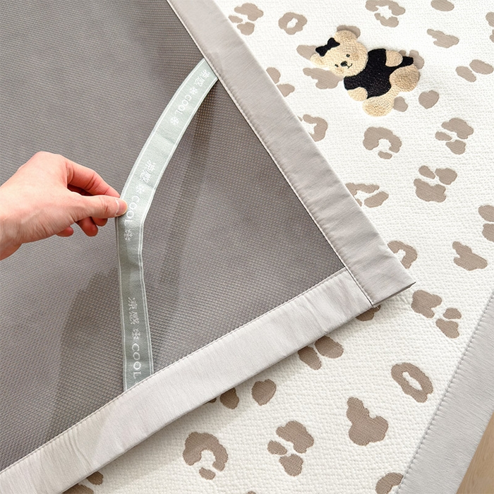 91家纺网 家纺一手货源 找家纺 宜派家纺 2026新款A类母婴级ins清新冰豆豆小熊刺绣凉感值过0.21夏季冰丝席凉席夏天 小熊豹豹-浅咖-床席