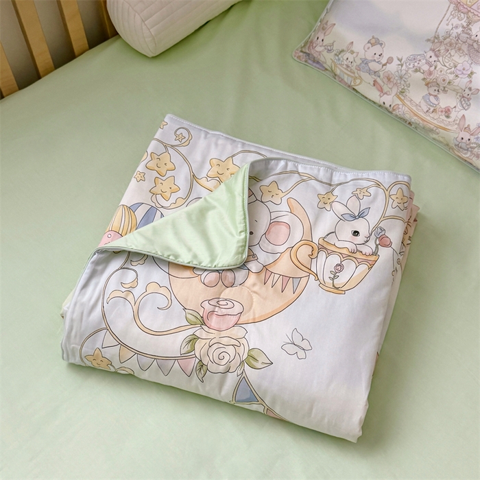 91家纺网 家纺一手货源 找家纺 萌宝家纺 2026新款母婴风全棉60S贡缎大豆夏被幼儿园纯棉夏凉被三件套 甜梦蛋糕