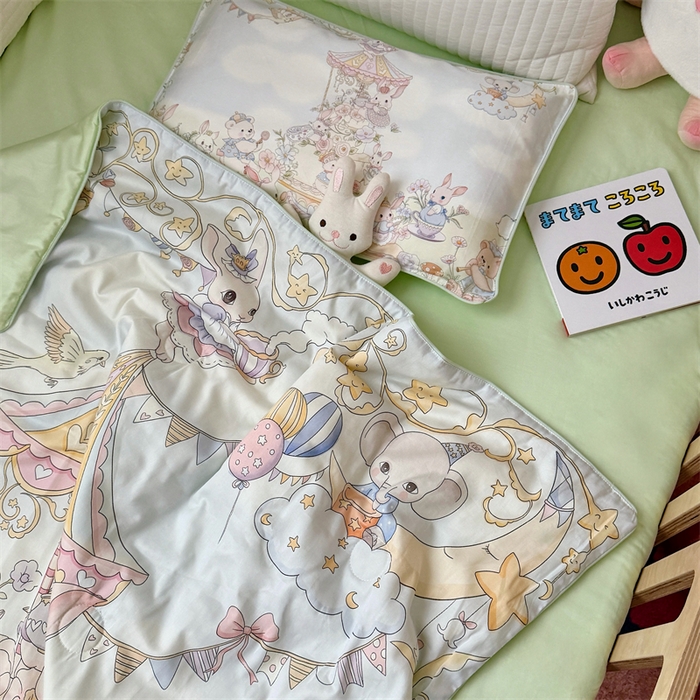 91家纺网 家纺一手货源 找家纺 萌宝家纺 2026新款母婴风全棉60S贡缎大豆夏被幼儿园纯棉夏凉被三件套 甜梦蛋糕