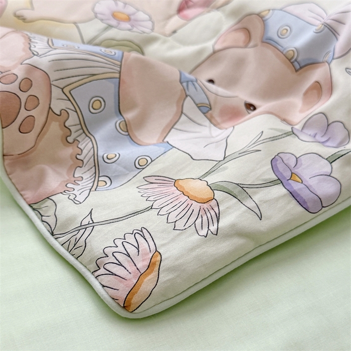 91家纺网 家纺一手货源 找家纺 萌宝家纺 2026新款母婴风全棉60S贡缎大豆夏被幼儿园纯棉夏凉被三件套 甜梦蛋糕