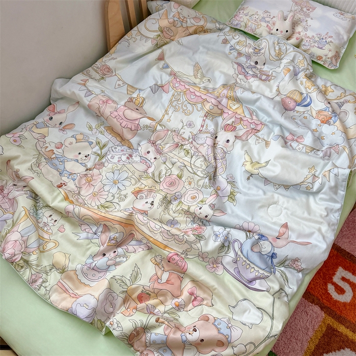 91家纺网 家纺一手货源 找家纺 萌宝家纺 2026新款母婴风全棉60S贡缎大豆夏被幼儿园纯棉夏凉被三件套 甜梦蛋糕
