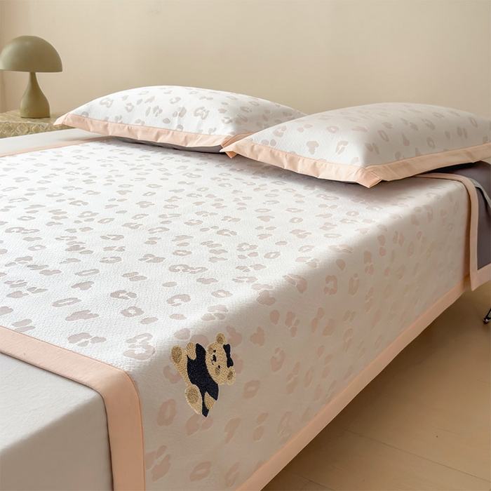 91家纺网 家纺一手货源 找家纺 宜派家纺 2026新款A类母婴级ins清新冰豆豆小熊刺绣凉感值过0.21夏季冰丝席凉席夏天 小熊豹豹-玉色-床席