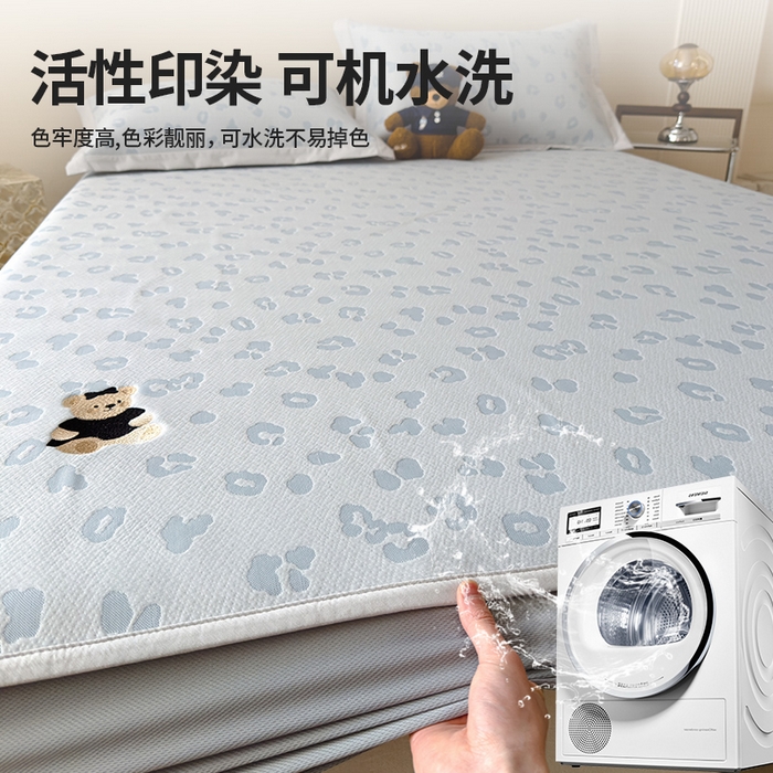 91家纺网 家纺一手货源 找家纺 宜派家纺 2026新款A类母婴级ins清新冰豆豆小熊刺绣凉感值过0.21夏季冰丝席凉席夏天 小熊豹豹-蓝-床笠