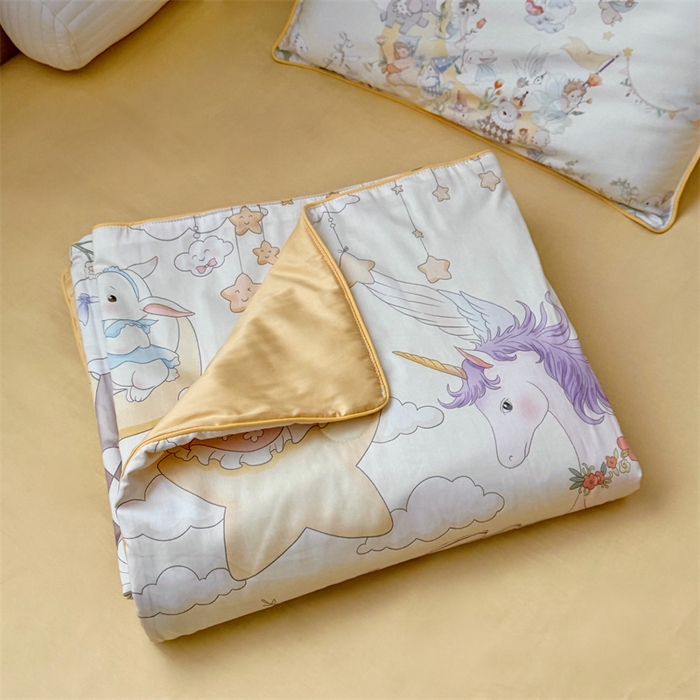 91家纺网 家纺一手货源 找家纺 萌宝家纺 2026新款母婴风全棉60S贡缎大豆夏被幼儿园纯棉夏凉被三件套 星月绮梦