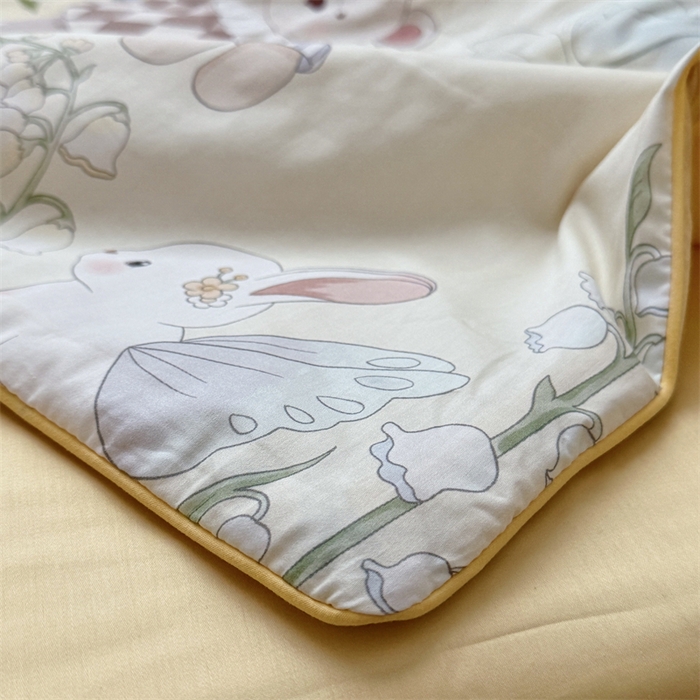 91家纺网 家纺一手货源 找家纺 萌宝家纺 2026新款母婴风全棉60S贡缎大豆夏被幼儿园纯棉夏凉被三件套 星月绮梦