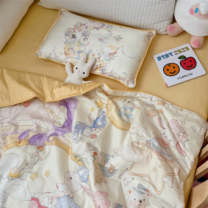 91家纺网 家纺一手货源 找家纺 萌宝家纺 2026新款母婴风全棉60S贡缎大豆夏被幼儿园纯棉夏凉被三件套 星月绮梦