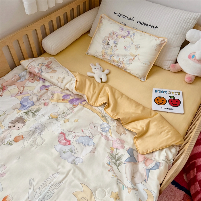 91家纺网 家纺一手货源 找家纺 萌宝家纺 2026新款母婴风全棉60S贡缎大豆夏被幼儿园纯棉夏凉被三件套 星月绮梦