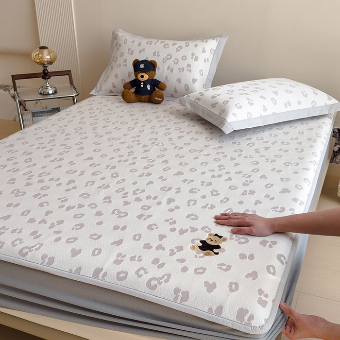 宜派家纺 2026新款A类母婴级ins清新冰豆豆小熊刺绣凉感值过0.21夏季冰丝席凉席夏天 小熊豹豹-浅粉-床笠