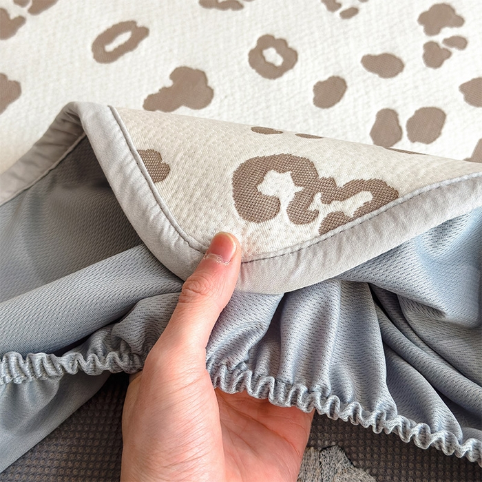 91家纺网 家纺一手货源 找家纺 宜派家纺 2026新款A类母婴级ins清新冰豆豆小熊刺绣凉感值过0.21夏季冰丝席凉席夏天 小熊豹豹-浅咖-床笠