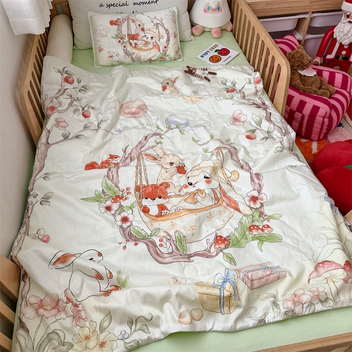 91家纺网 家纺一手货源 找家纺 萌宝家纺 2026新款母婴风全棉60S贡缎大豆夏被幼儿园纯棉夏凉被三件套 摇篮兔