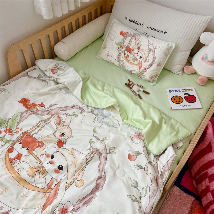 91家纺网 家纺一手货源 找家纺 萌宝家纺 2026新款母婴风全棉60S贡缎大豆夏被幼儿园纯棉夏凉被三件套 摇篮兔