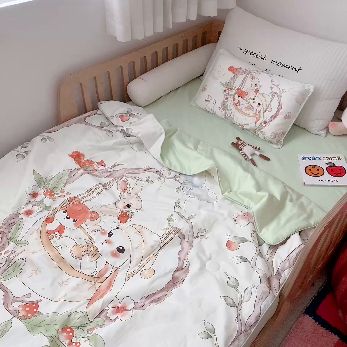 91家纺网 家纺一手货源 找家纺 萌宝家纺 2026新款母婴风全棉60S贡缎大豆夏被幼儿园纯棉夏凉被三件套 摇篮兔