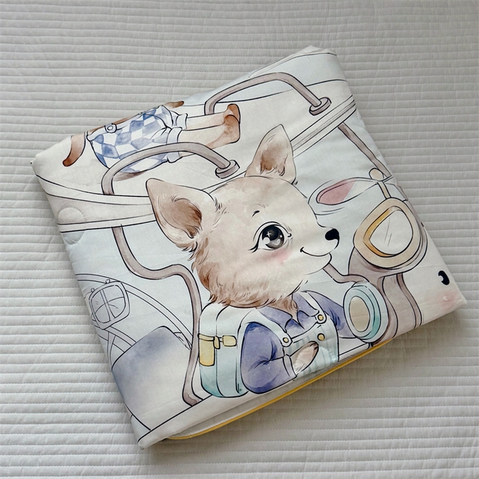 91家纺网 家纺一手货源 找家纺 萌宝家纺 2026新款母婴风全棉60S贡缎大豆夏被幼儿园纯棉夏凉被三件套 游乐园